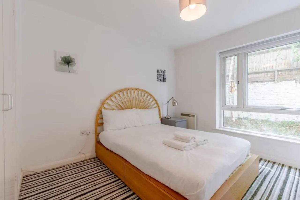 Spacious 1 Bed Apartment Near Shoreditch Park London