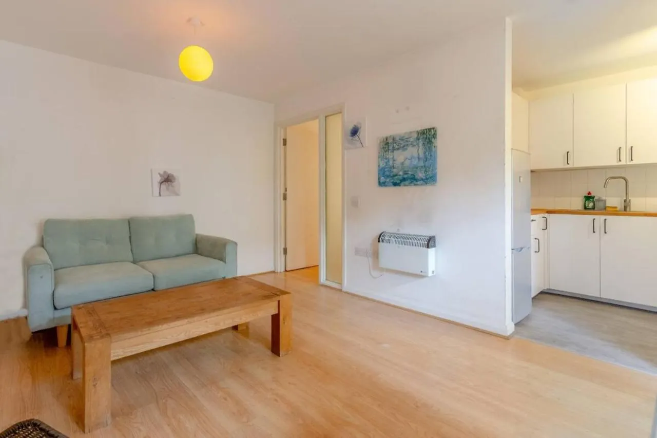 Spacious 1 Bed Apartment Near Shoreditch Park London United Kingdom