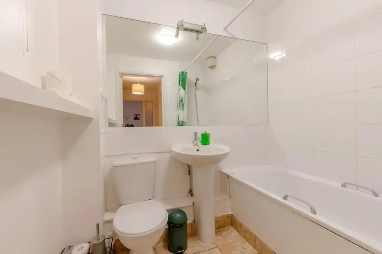 Spacious 1 Bed Apartment Near Shoreditch Park London
