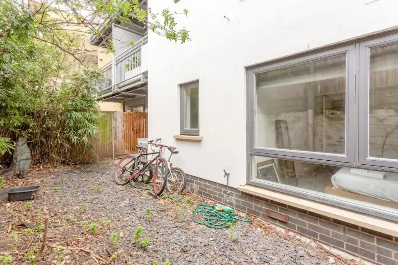 Spacious 1 Bed Apartment Near Shoreditch Park London United Kingdom