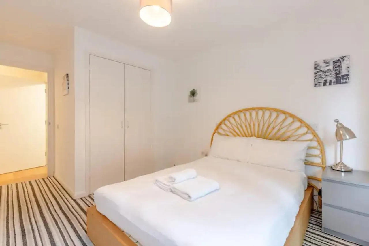 Spacious 1 Bed Apartment Near Shoreditch Park London 0*,  United Kingdom