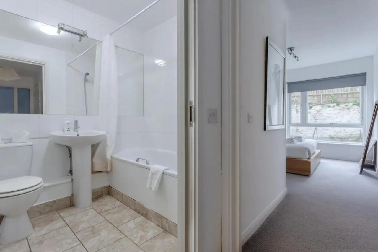 Spacious 1 Bed Apartment Near Shoreditch Park London