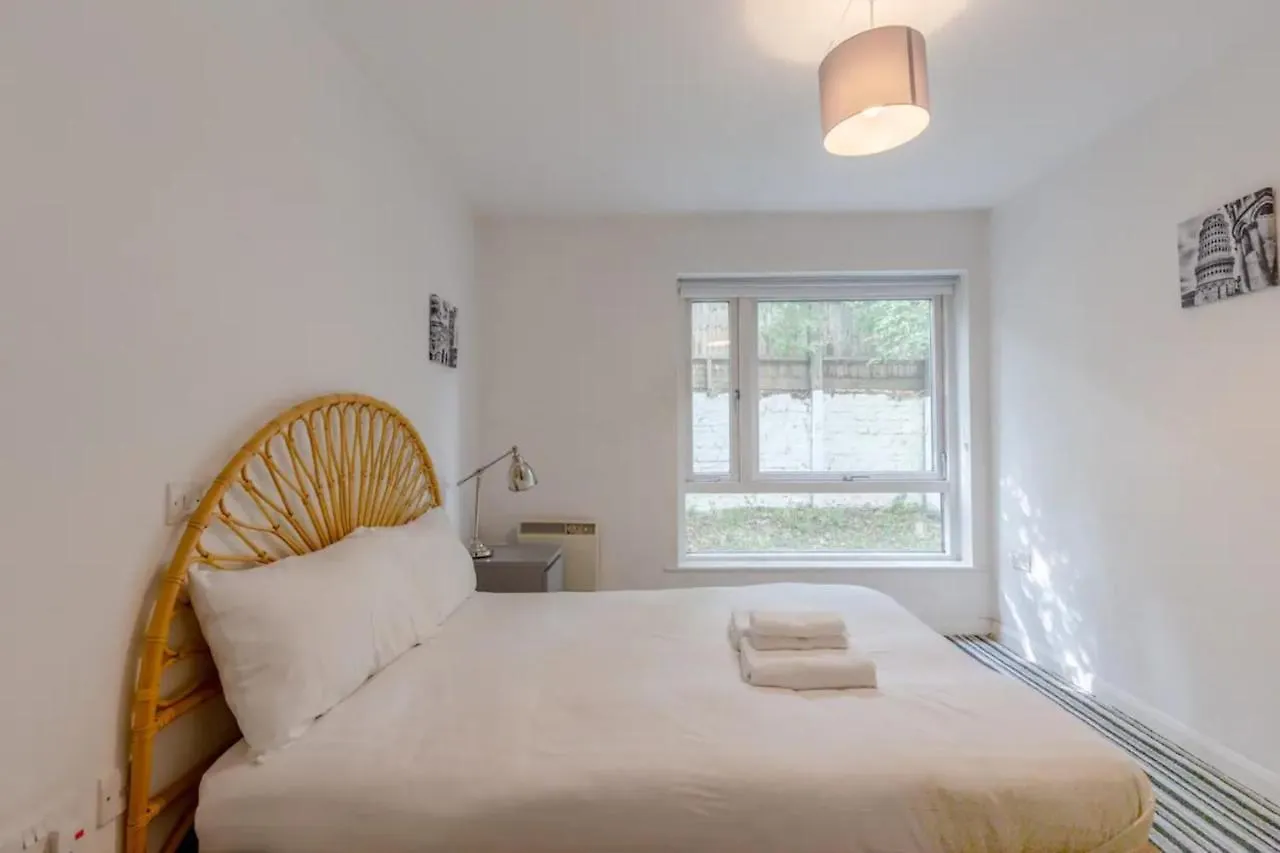 Spacious 1 Bed Apartment Near Shoreditch Park London