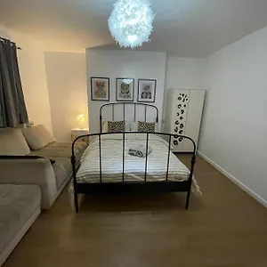 4 Bedroom Guest In The Heart Of Shoreditch London