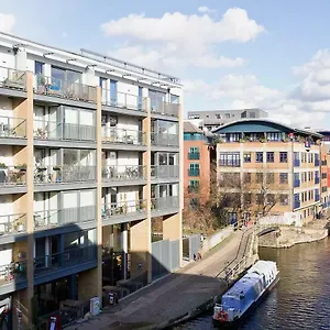 Modern In Central Privatunterkunft